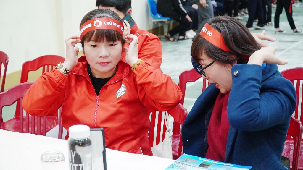 Tưng bừng Chủ Nhật Đỏ giữa mưa lạnh xứ Huế ảnh 11