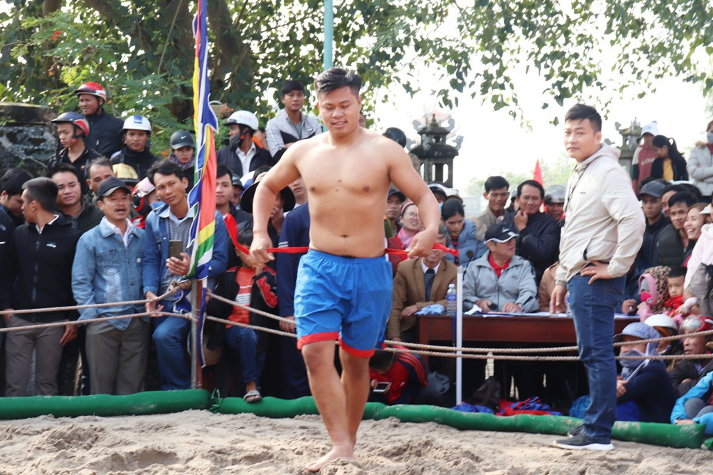 Gay cấn những màn so tài sới vật đầu Xuân xứ Huế ảnh 9