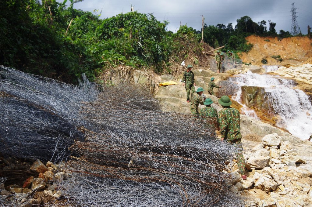 Nhìn gần ‘dòng sông mới’ Rào Trăng vừa nắn chỉnh để tìm nạn nhân mất tích ảnh 11