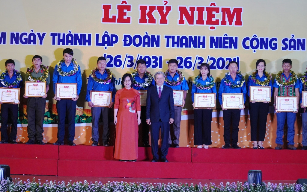 Huế tuyên dương, khen thưởng cán bộ Đoàn tiêu biểu, chi đoàn mạnh ảnh 12