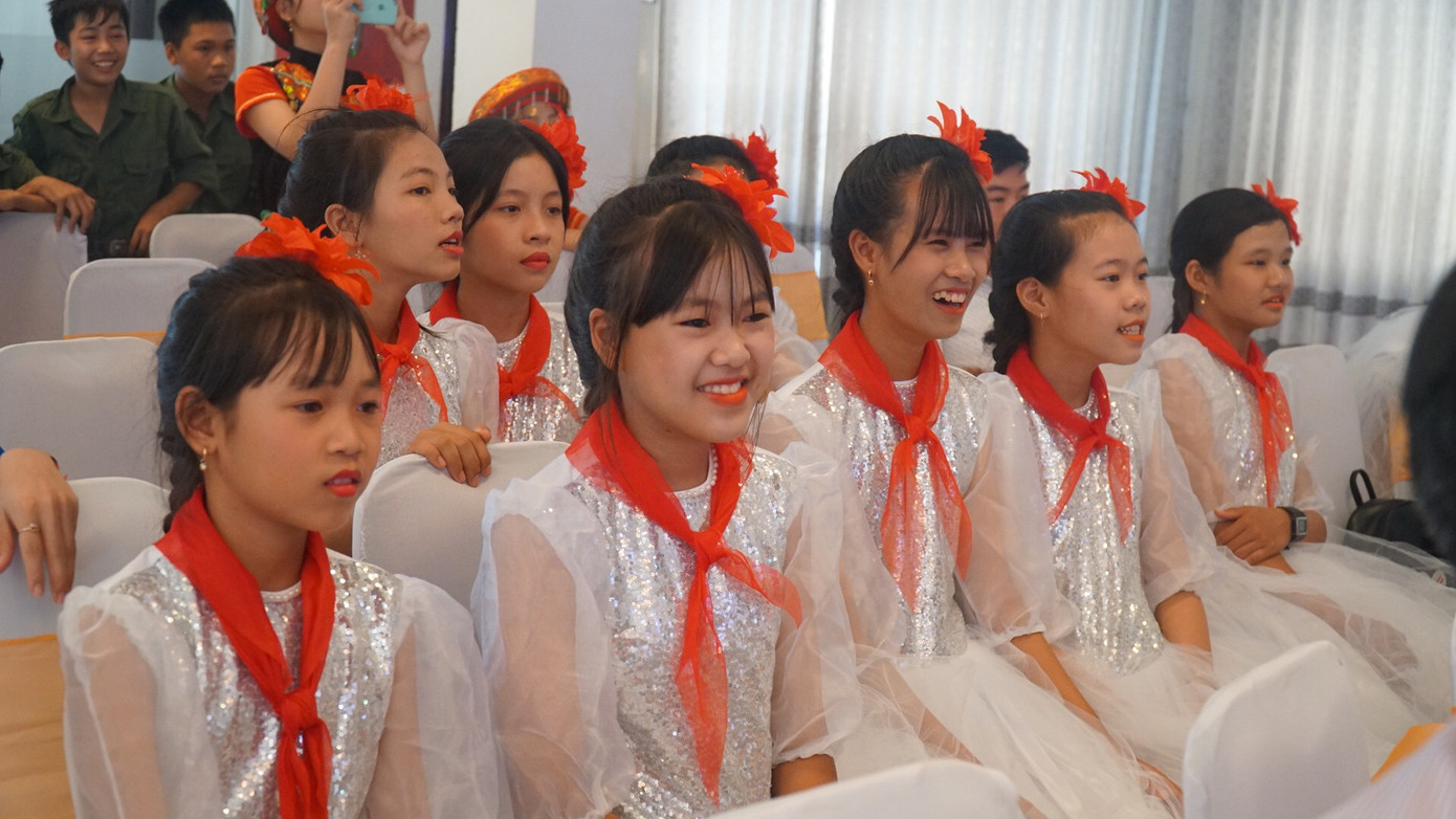 Thí sinh hào hứng tham gia hội thi. Giáo viên, học sinh xứ Huế trổ tài ‘Nét đẹp thầy trò’ ảnh 13