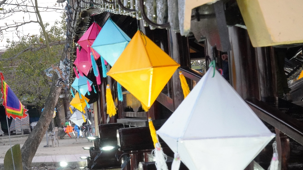 Di tích ‘trên nhà, dưới cầu’ độc nhất xứ Huế bất ngờ hút khách Tết ảnh 19