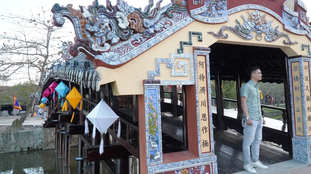 Di tích ‘trên nhà, dưới cầu’ độc nhất xứ Huế bất ngờ hút khách Tết ảnh 17