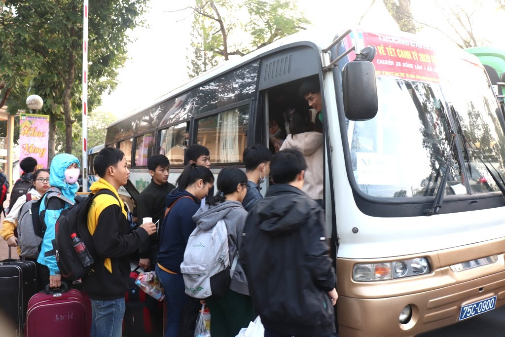 Trường đại học tặng 5.000 quả trứng gà, vé xe cho sinh viên về quê ăn Tết ảnh 5