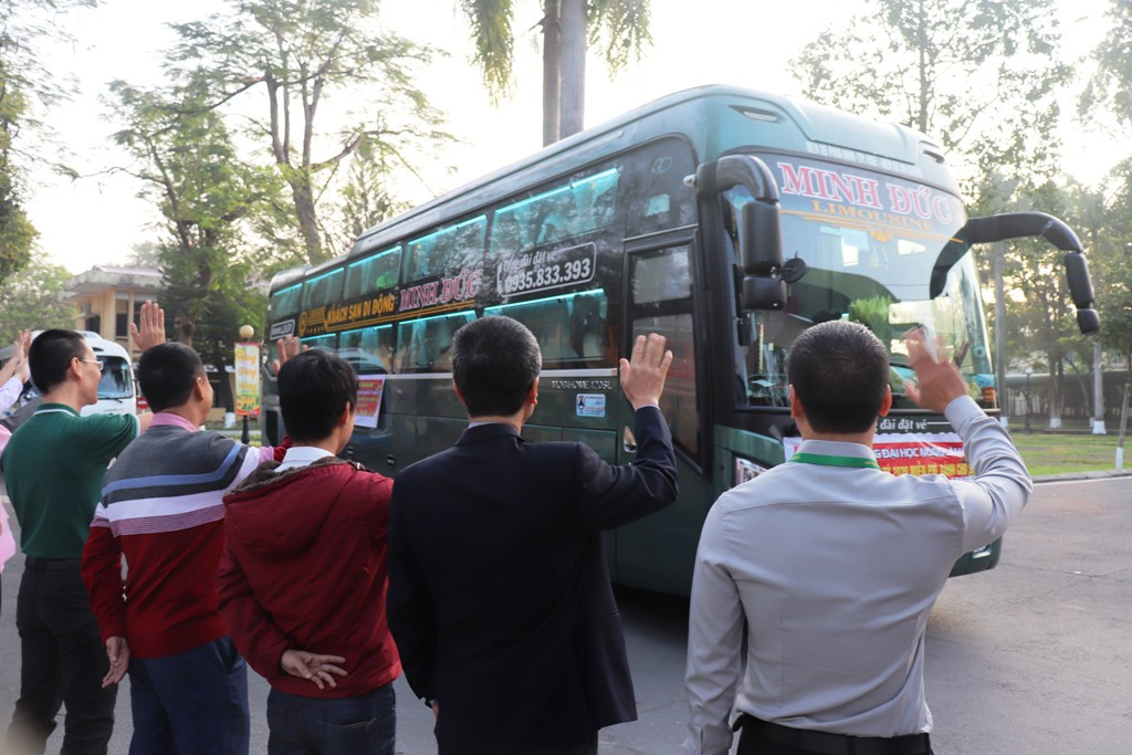 Trường đại học tặng 5.000 quả trứng gà, vé xe cho sinh viên về quê ăn Tết ảnh 13