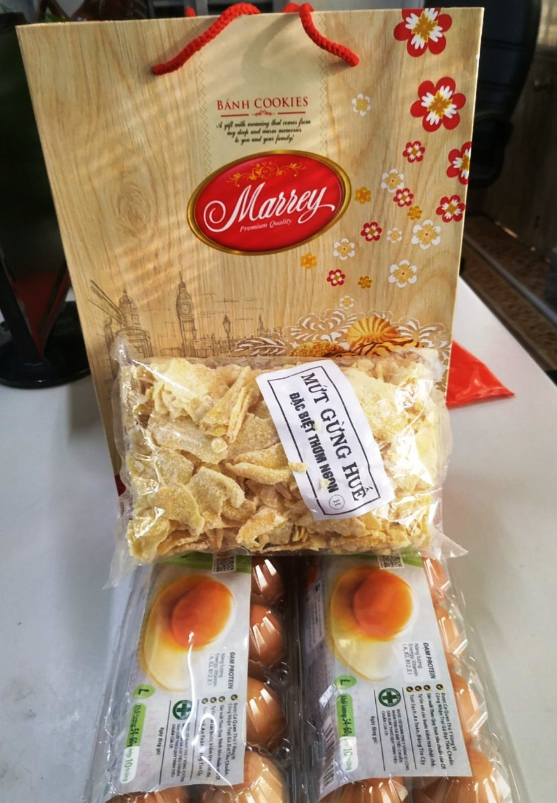 Trường đại học tặng 5.000 quả trứng gà, vé xe cho sinh viên về quê ăn Tết ảnh 11