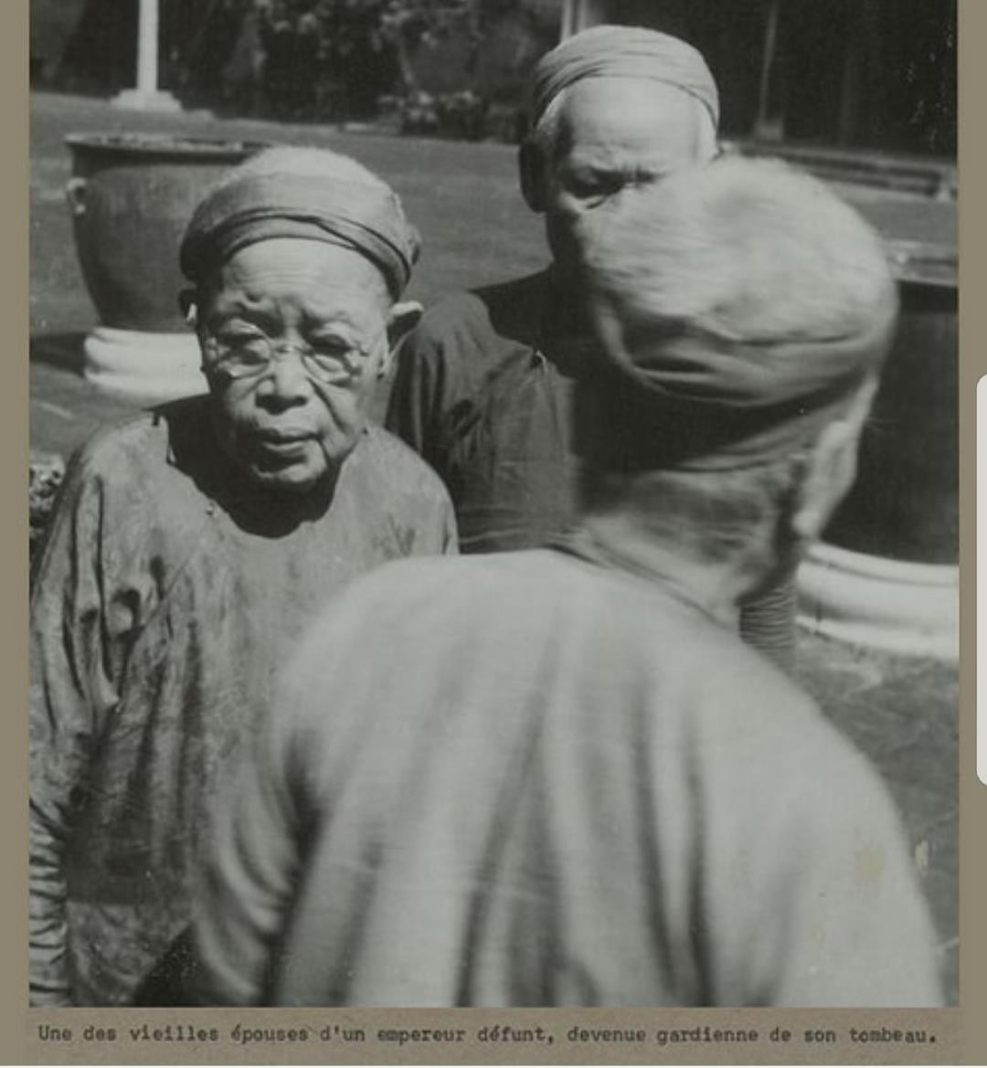 Ảnh quý về những mẫu áo dài thời xưa, từ cung đình đến dân gian ảnh 12