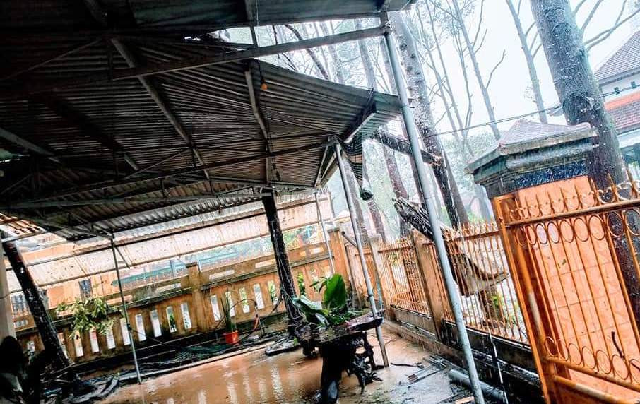 Thừa Thiên Huế: Huyện miền núi Nam Đông tan hoang sau bão số 9 ảnh 7