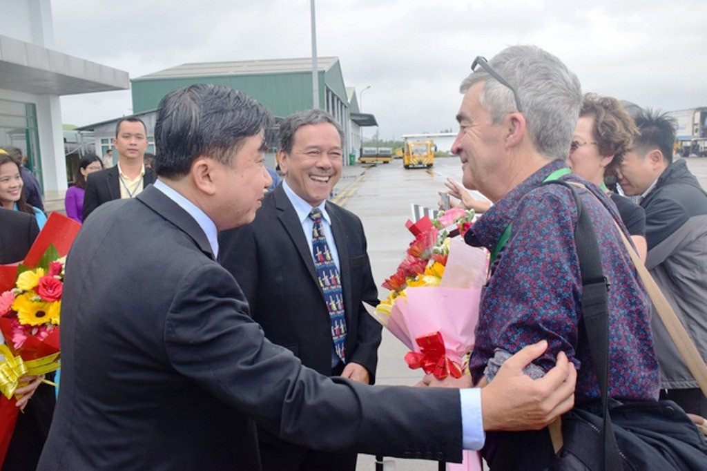 Đến Đại nội Huế ngắm đàn cá ‘khủng’ 5.000 con lấy may ngày đầu năm 2020 ảnh 11