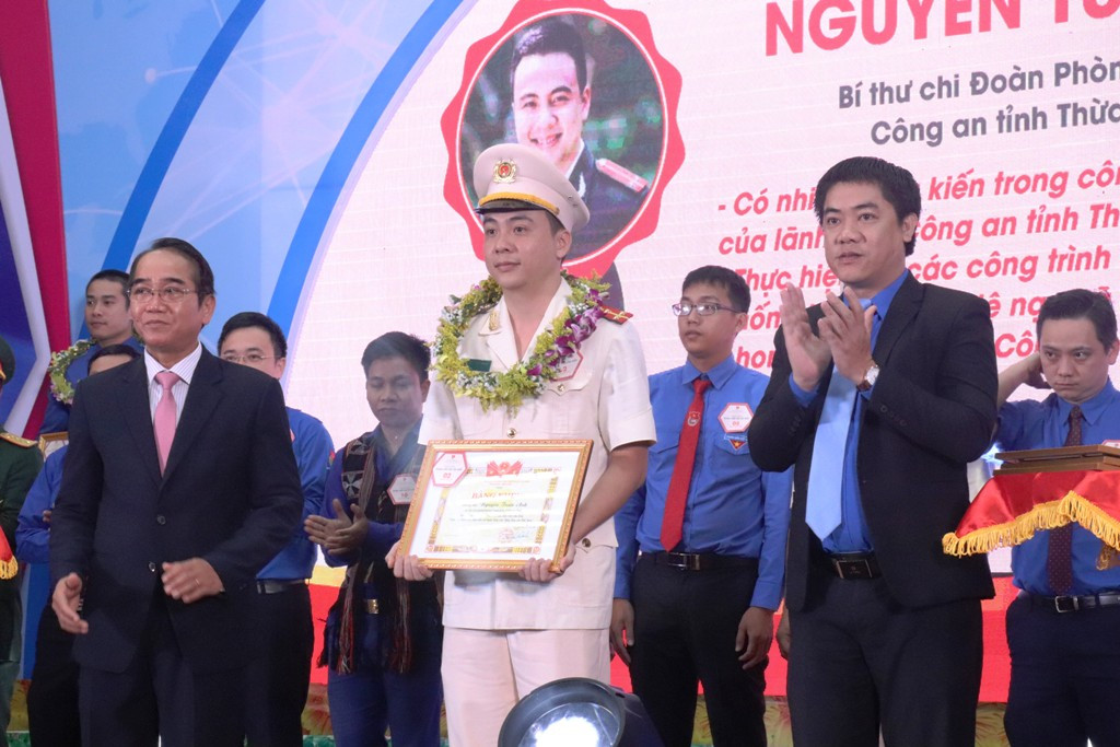 Tuyên dương đảng viên trẻ xuất sắc tỉnh Thừa Thiên Huế năm 2020 ảnh 5