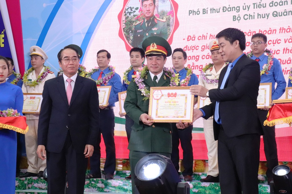 Tuyên dương đảng viên trẻ xuất sắc tỉnh Thừa Thiên Huế năm 2020 ảnh 6