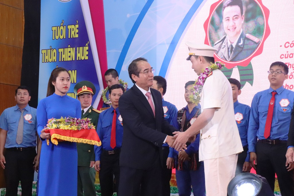 Tuyên dương đảng viên trẻ xuất sắc tỉnh Thừa Thiên Huế năm 2020 ảnh 10