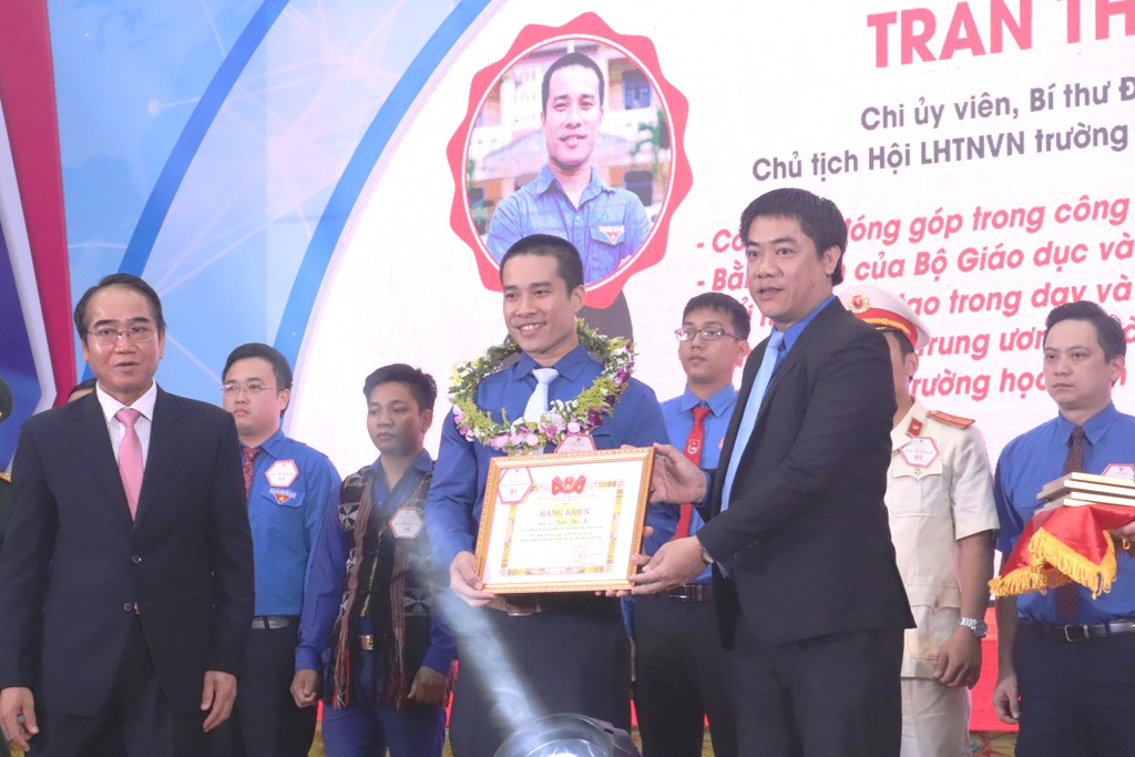 Tuyên dương đảng viên trẻ xuất sắc tỉnh Thừa Thiên Huế năm 2020 ảnh 9