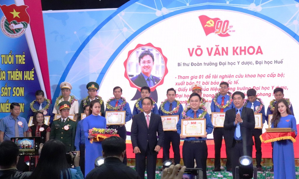 Tuyên dương đảng viên trẻ xuất sắc tỉnh Thừa Thiên Huế năm 2020 ảnh 1