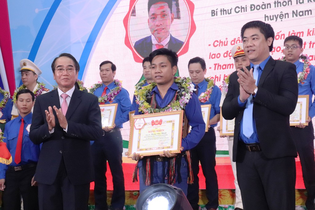 Tuyên dương đảng viên trẻ xuất sắc tỉnh Thừa Thiên Huế năm 2020 ảnh 13