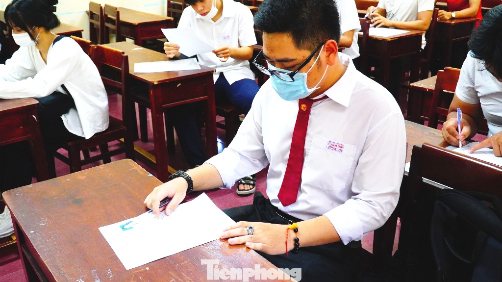 Hơn 12.000 thí sinh TT-Huế tập trung làm thủ tục thi THPT 2020 ảnh 20