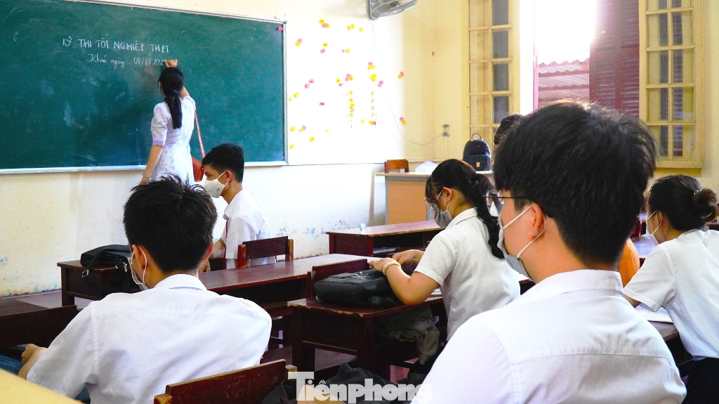 Hơn 12.000 thí sinh TT-Huế tập trung làm thủ tục thi THPT 2020 ảnh 17