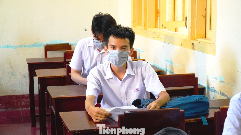 Hơn 12.000 thí sinh TT-Huế tập trung làm thủ tục thi THPT 2020 ảnh 13