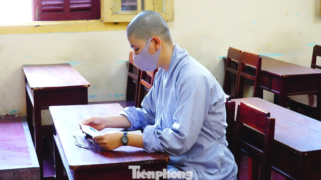 Hơn 12.000 thí sinh TT-Huế tập trung làm thủ tục thi THPT 2020 ảnh 15