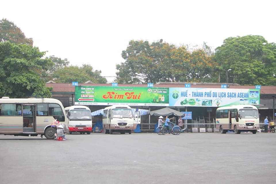 Cầu Trường Tiền hết kẹt xe, ga Huế vắng lặng ngay ngày đầu 'cách ly xã hội' ảnh 17