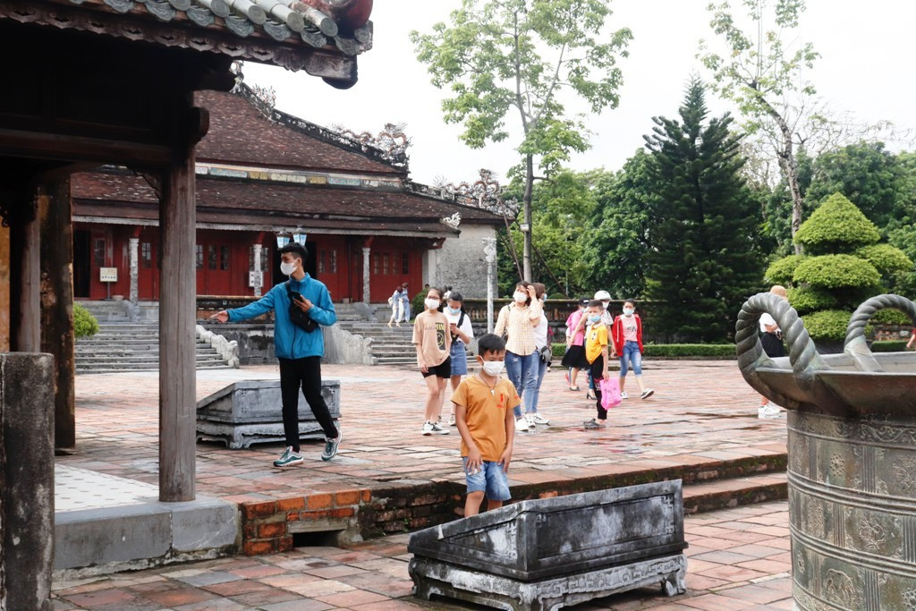 Huế đồng loạt đón khách sau tháng rưỡi ‘đóng băng’, miễn phí vé tham quan 8 ngày liền ảnh 12