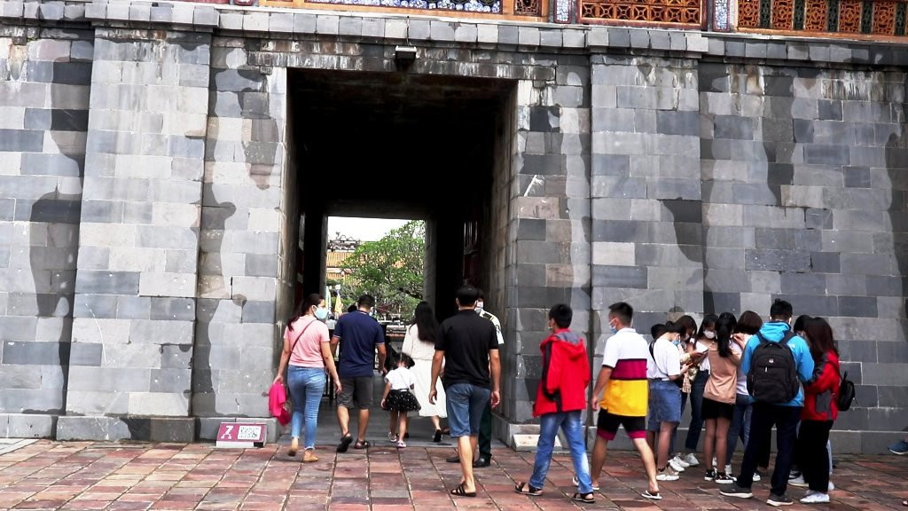 Huế đồng loạt đón khách sau tháng rưỡi ‘đóng băng’, miễn phí vé tham quan 8 ngày liền ảnh 4