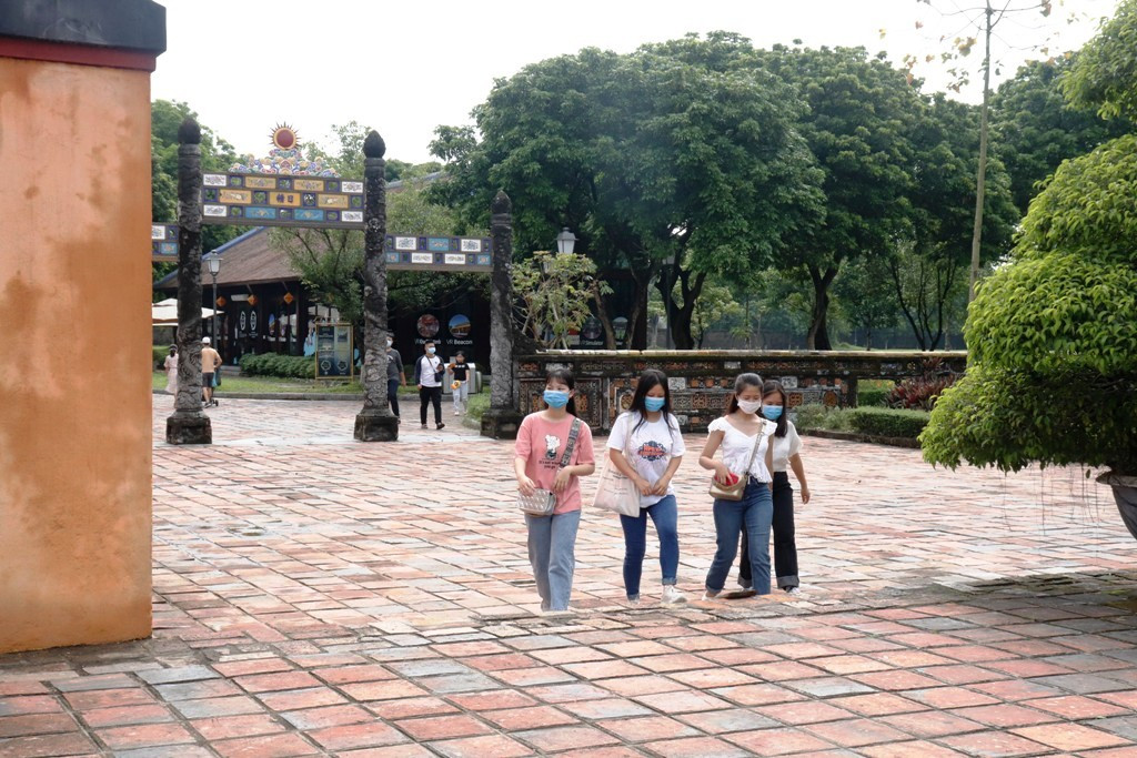 Huế đồng loạt đón khách sau tháng rưỡi ‘đóng băng’, miễn phí vé tham quan 8 ngày liền ảnh 15