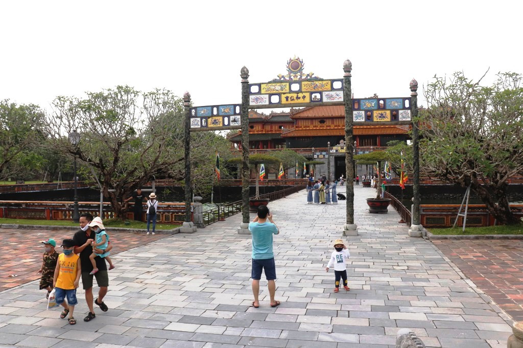 Huế đồng loạt đón khách sau tháng rưỡi ‘đóng băng’, miễn phí vé tham quan 8 ngày liền ảnh 8