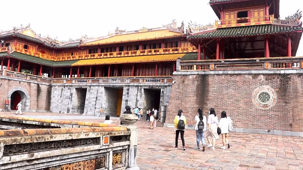 Huế đồng loạt đón khách sau tháng rưỡi ‘đóng băng’, miễn phí vé tham quan 8 ngày liền ảnh 3