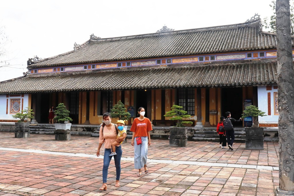Huế đồng loạt đón khách sau tháng rưỡi ‘đóng băng’, miễn phí vé tham quan 8 ngày liền ảnh 13