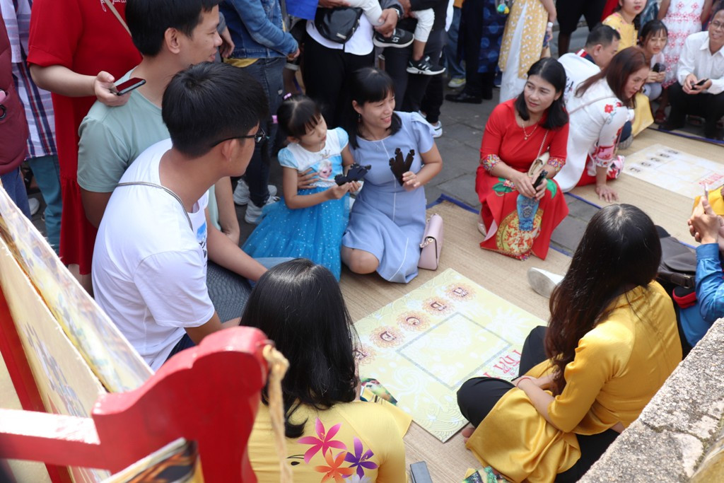 Vào Đại nội Huế trải nghiệm trò chơi Tết chốn Cung đình xưa ảnh 12