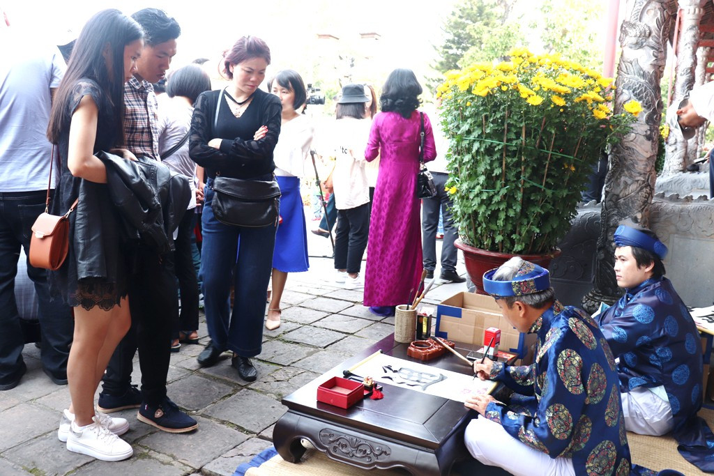 Vào Đại nội Huế trải nghiệm trò chơi Tết chốn Cung đình xưa ảnh 22