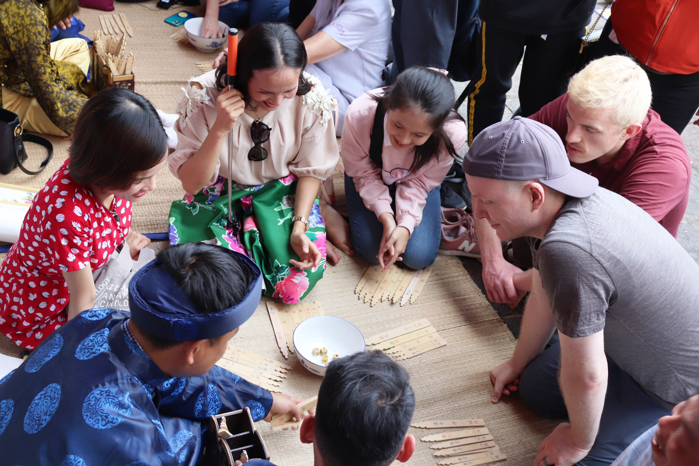 Vào Đại nội Huế trải nghiệm trò chơi Tết chốn Cung đình xưa ảnh 20