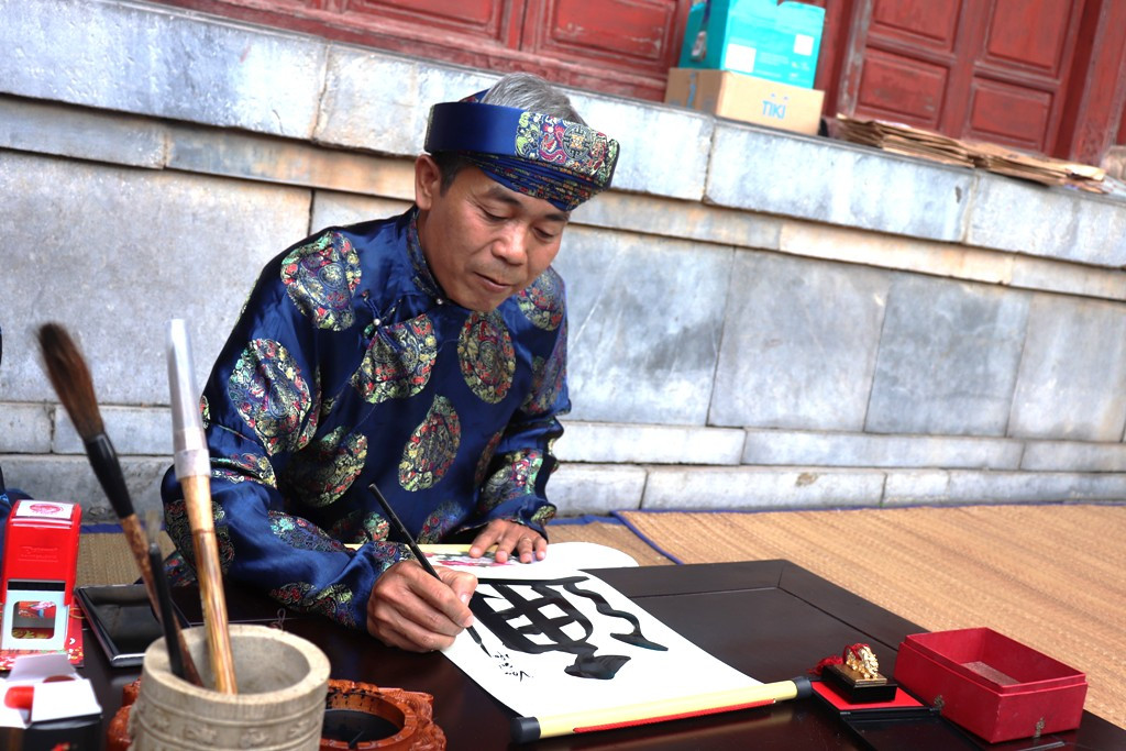 Vào Đại nội Huế trải nghiệm trò chơi Tết chốn Cung đình xưa ảnh 21