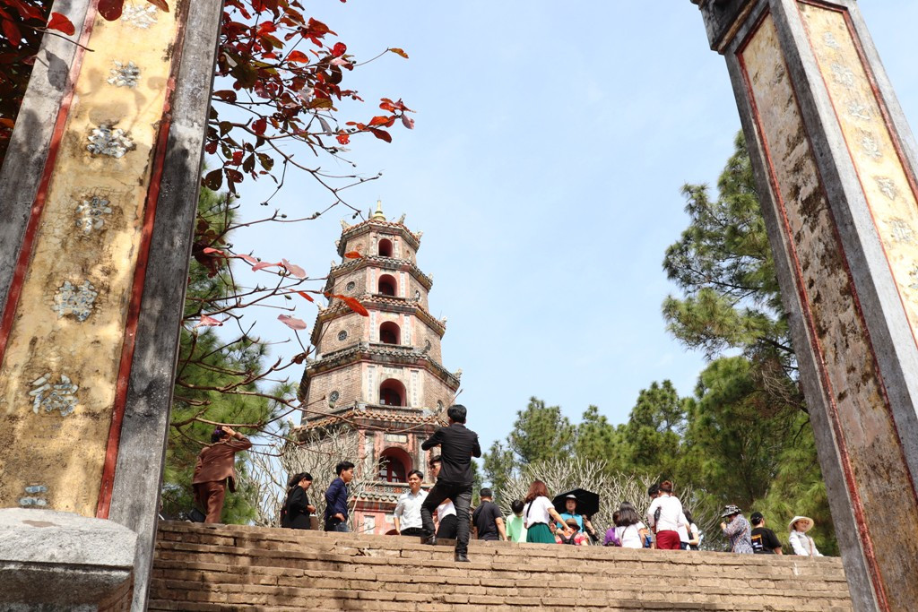 Vào Đại nội Huế trải nghiệm trò chơi Tết chốn Cung đình xưa ảnh 30