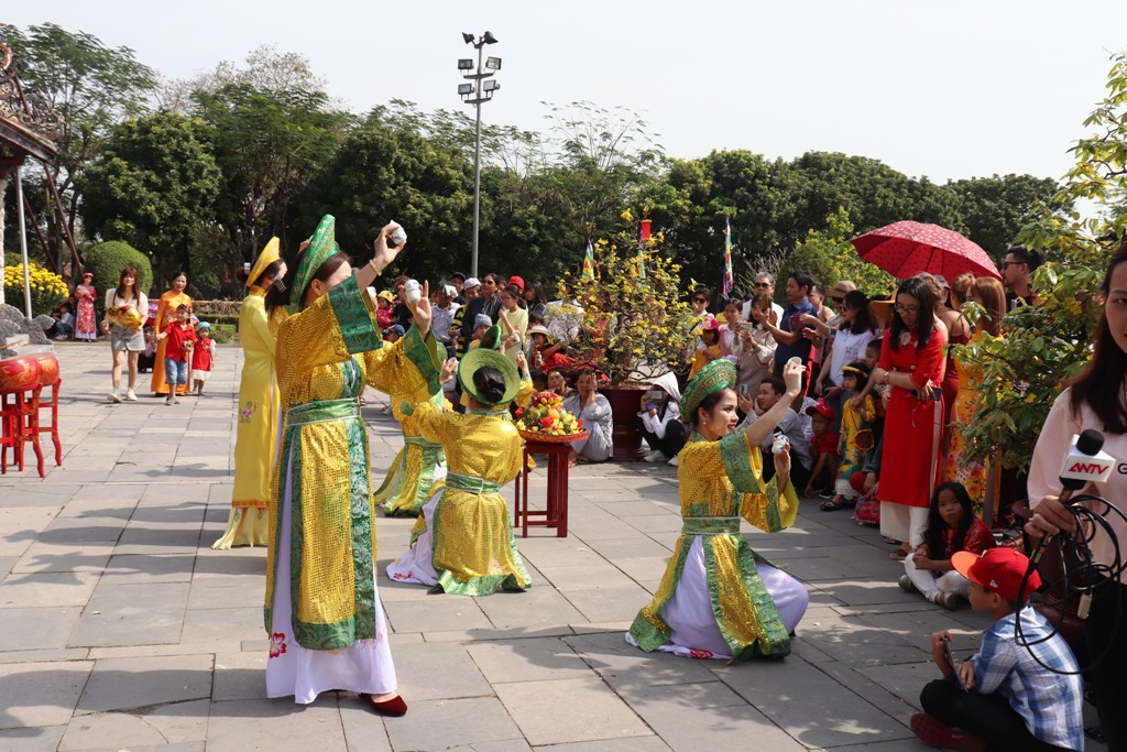 Vào Đại nội Huế trải nghiệm trò chơi Tết chốn Cung đình xưa ảnh 24