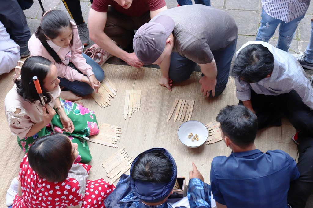 Vào Đại nội Huế trải nghiệm trò chơi Tết chốn Cung đình xưa ảnh 17