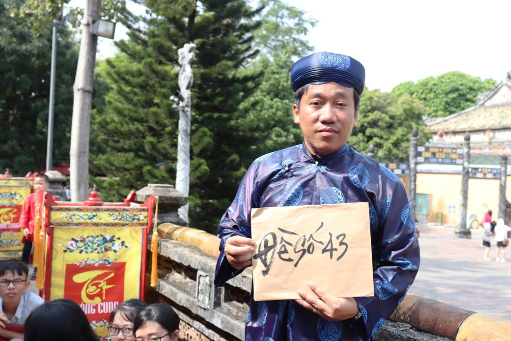 Vào Đại nội Huế trải nghiệm trò chơi Tết chốn Cung đình xưa ảnh 13