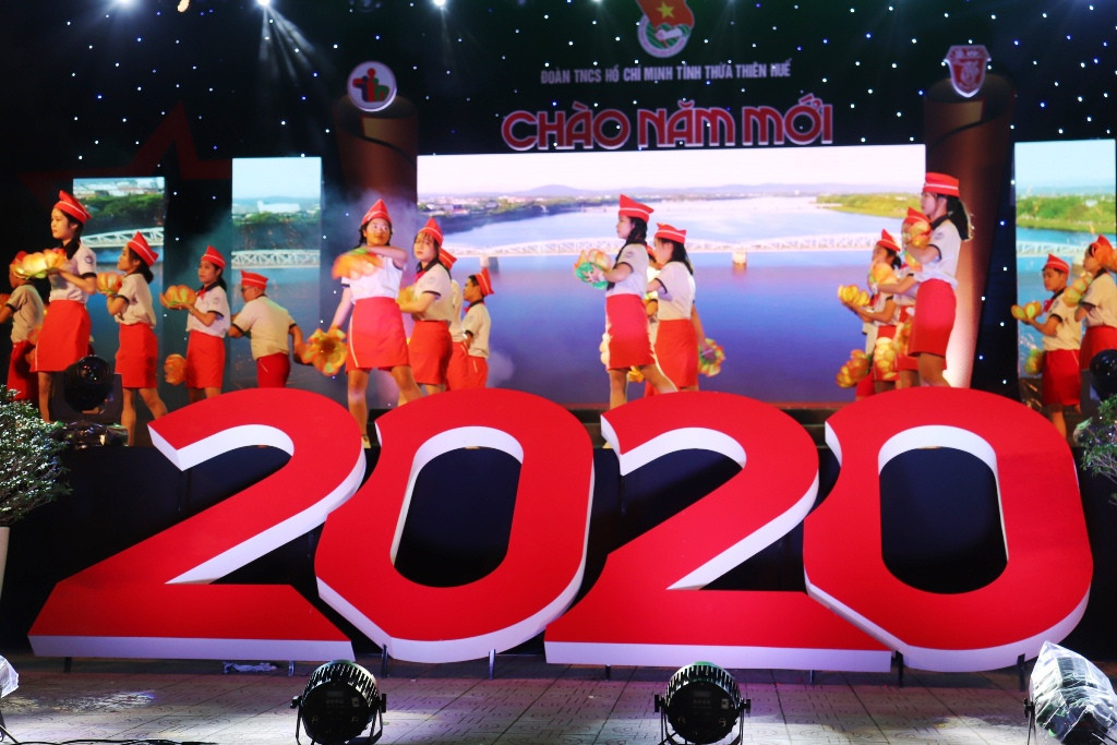 Đêm cuối năm, gặp mặt biểu dương những điển hình làm cho Huế xanh – sạch – sáng ảnh 8