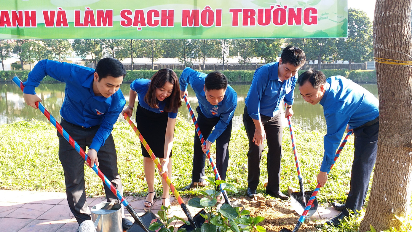 Đêm cuối năm, gặp mặt biểu dương những điển hình làm cho Huế xanh – sạch – sáng ảnh 1