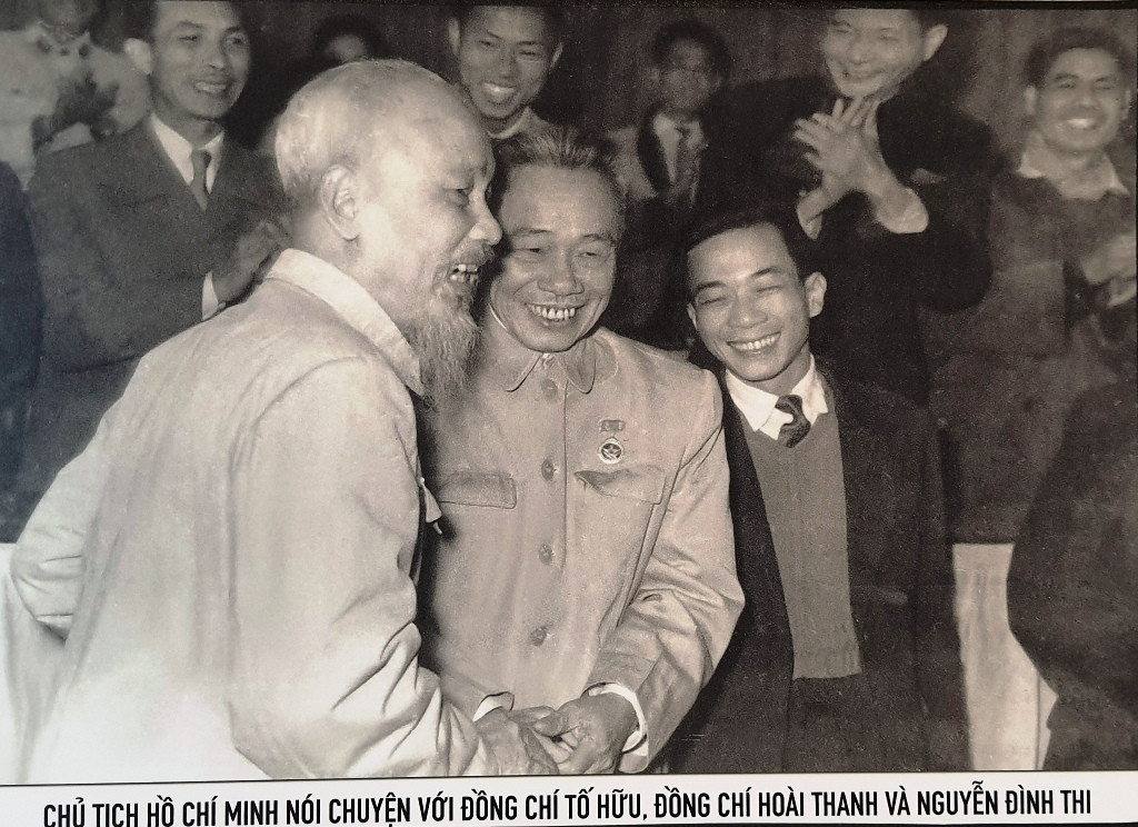 Chân thực những hình ảnh đi cùng năm tháng về nhà thơ Tố Hữu ảnh 2