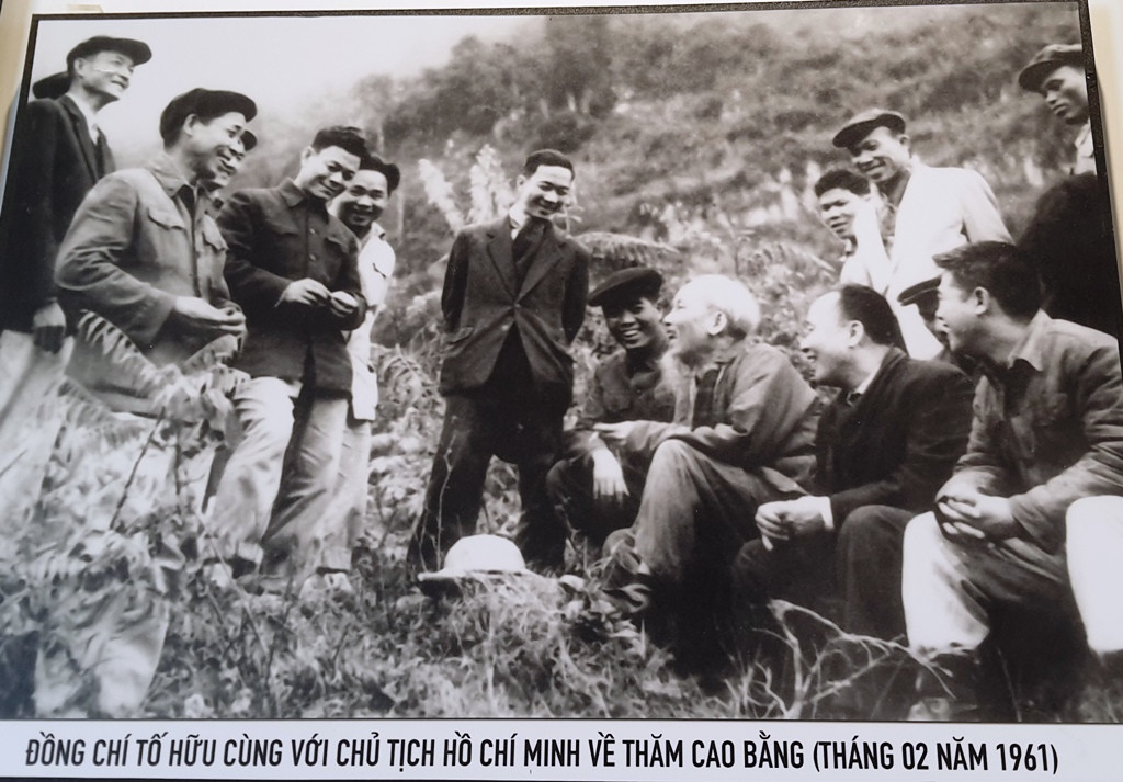 Chân thực những hình ảnh đi cùng năm tháng về nhà thơ Tố Hữu ảnh 3