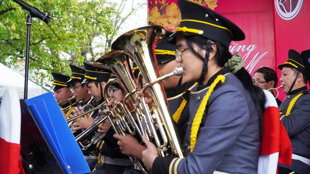 Huế: Lần đầu tiên, 40 nghệ sĩ ‘kèn Tây’ diễn Nhã nhạc Cung đình mừng năm mới ảnh 9