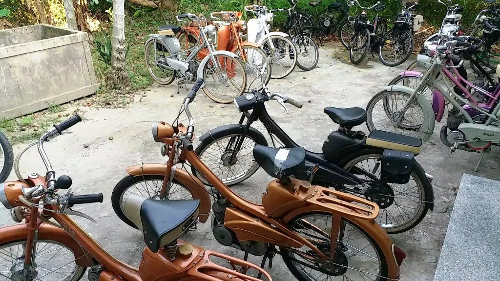 Ngắm bộ sưu tập Mobylette, VeloSoleX cổ hiếm gặp tại Huế ảnh 20
