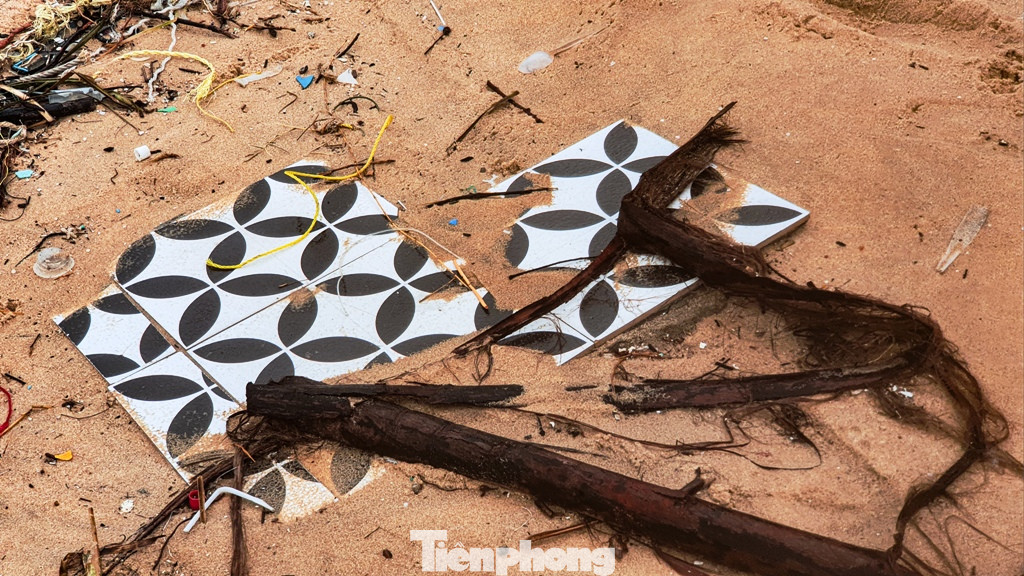 Bão tan lũ rút, bờ biển Thừa Thiên Huế tan hoang ‘chưa từng thấy’ ảnh 27