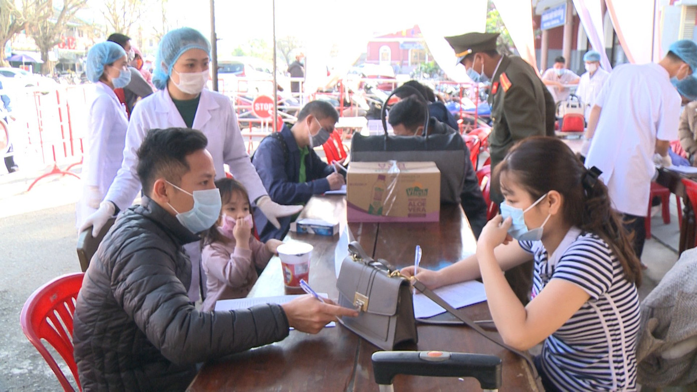 Mùng 3 Tết, TPHCM còn 21 điểm phong tỏa liên quan dịch COVID-19 ảnh 4