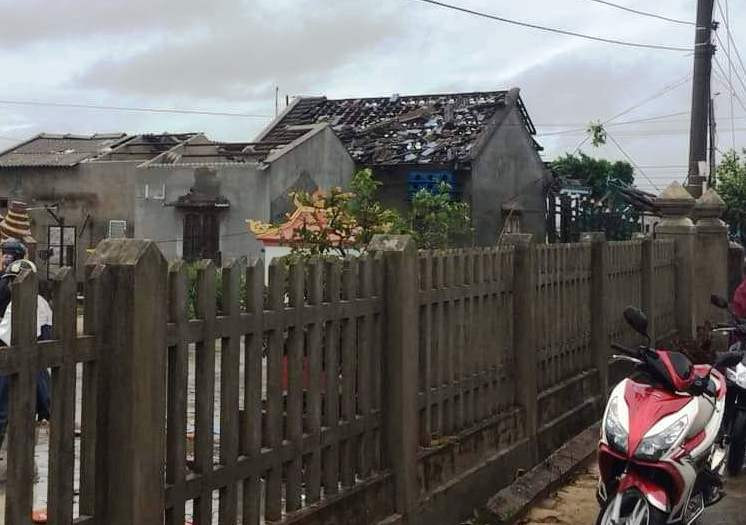 Cây đổ hàng loạt, mất điện, hàng nghìn nhà tốc mái do bão số 5 ảnh 33