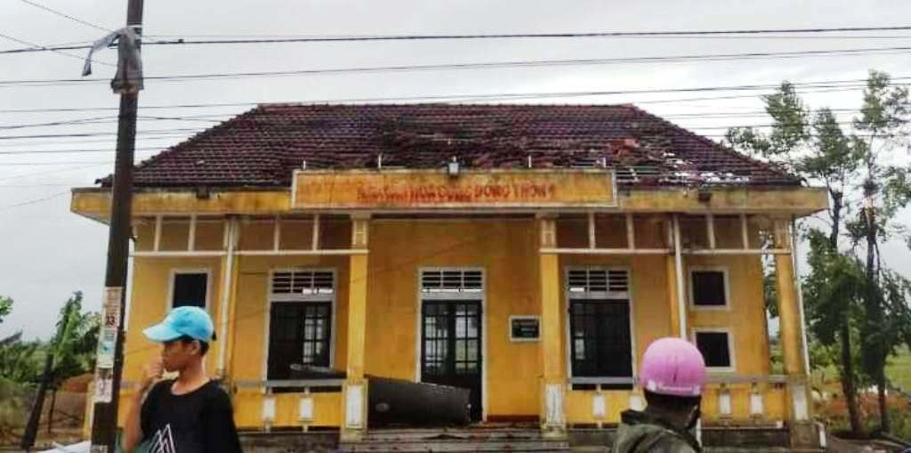 Cây đổ hàng loạt, mất điện, hàng nghìn nhà tốc mái do bão số 5 ảnh 35