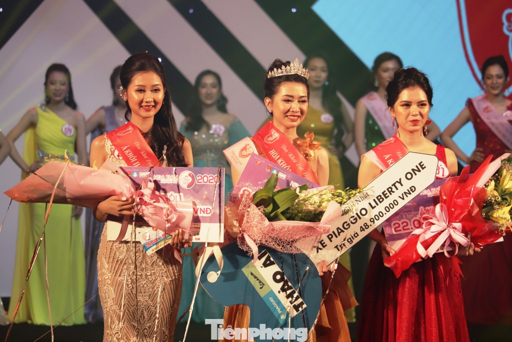 Nữ sinh viên Đại học Ngoại ngữ Huế đoạt Quán quân ‘Hoa khôi Đại học Huế 2020’ ảnh 12