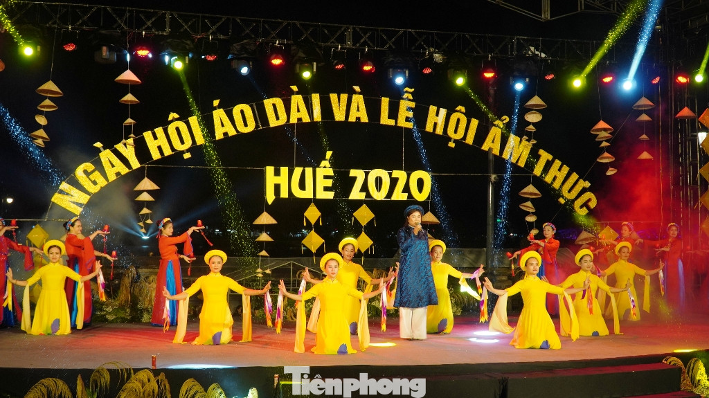 Mãn nhãn ‘đại tiệc’ áo dài lớn nhất từ trước tới nay bên dòng sông Hương thơ mộng ảnh 11